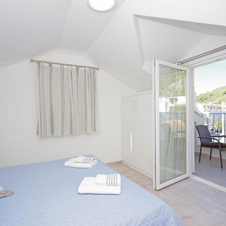 Three-Bedroom Holiday Home in Drvenik Drvenik  Buitenkant foto