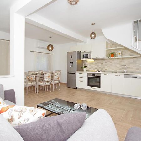 Three-Bedroom Holiday Home in Drvenik Drvenik  Buitenkant foto