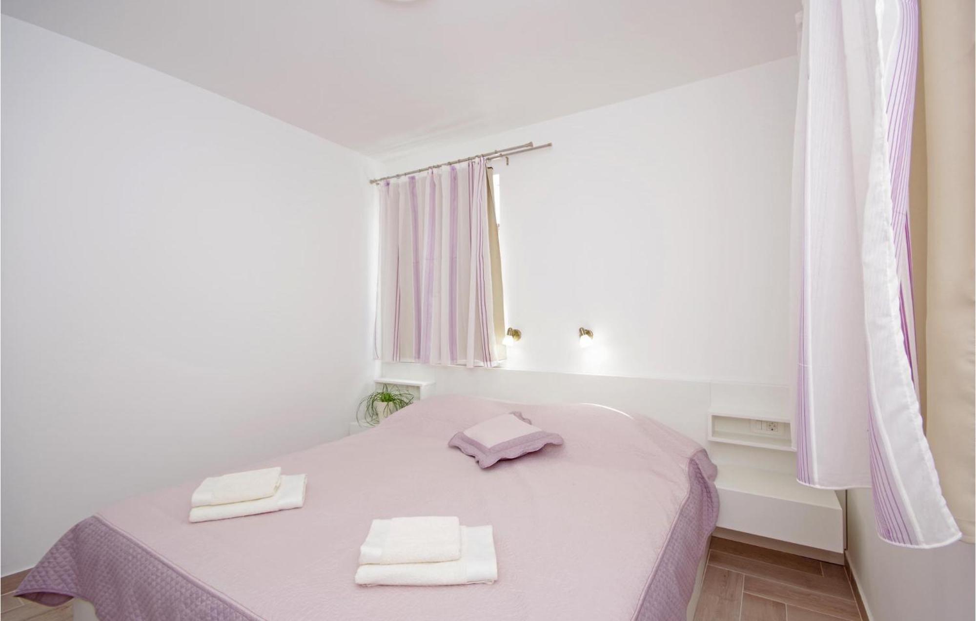 Three-Bedroom Holiday Home in Drvenik Drvenik  Buitenkant foto