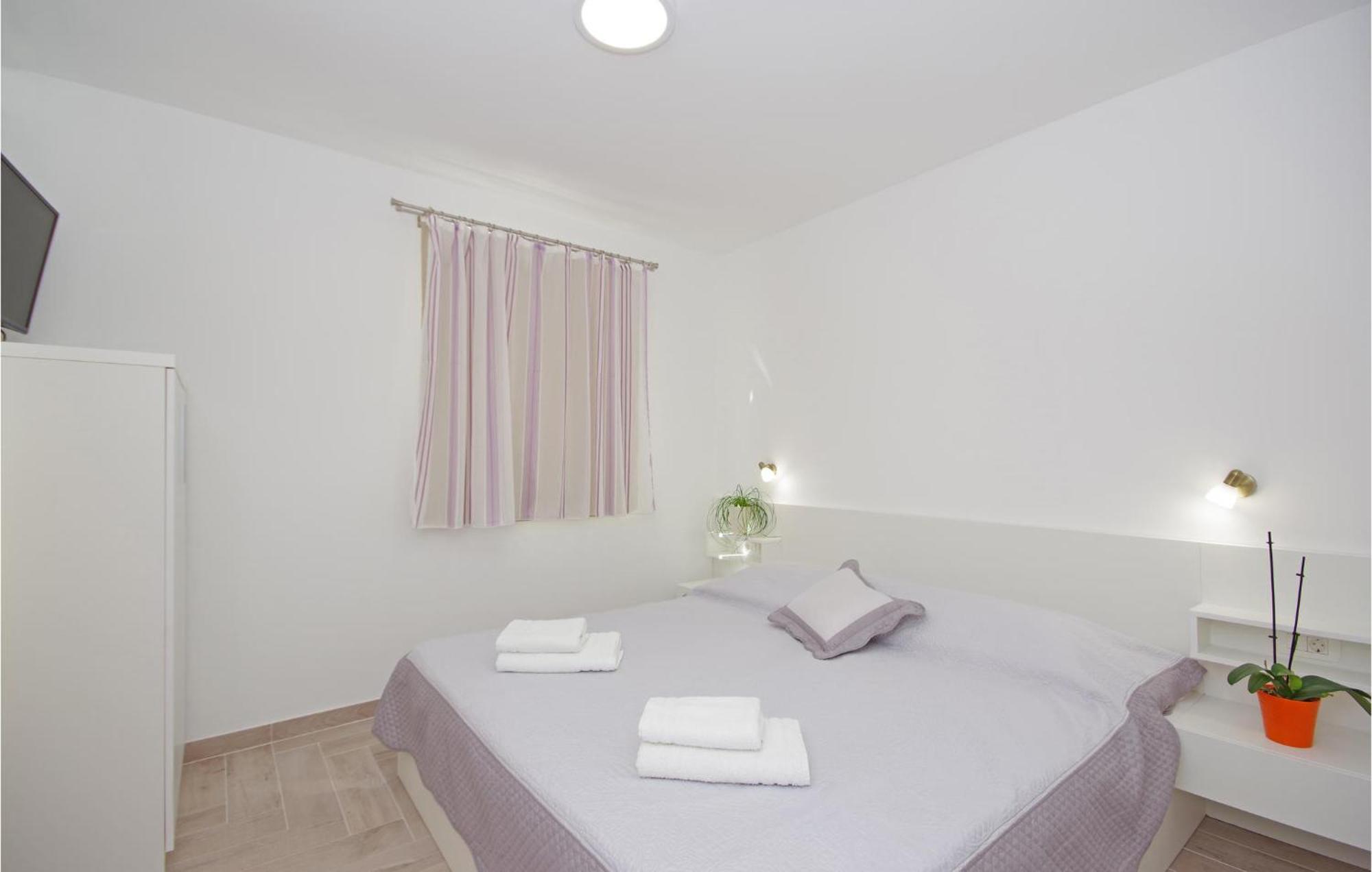 Three-Bedroom Holiday Home in Drvenik Drvenik  Buitenkant foto